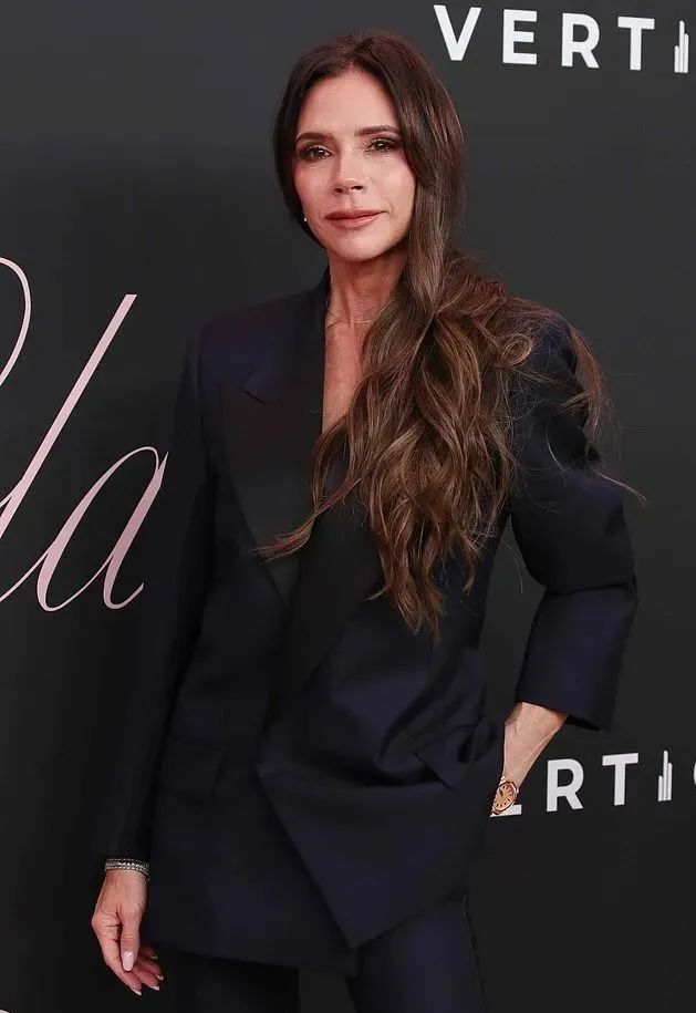 贝嫂喜迎50岁生日火了28年依然能打不愧流量密码