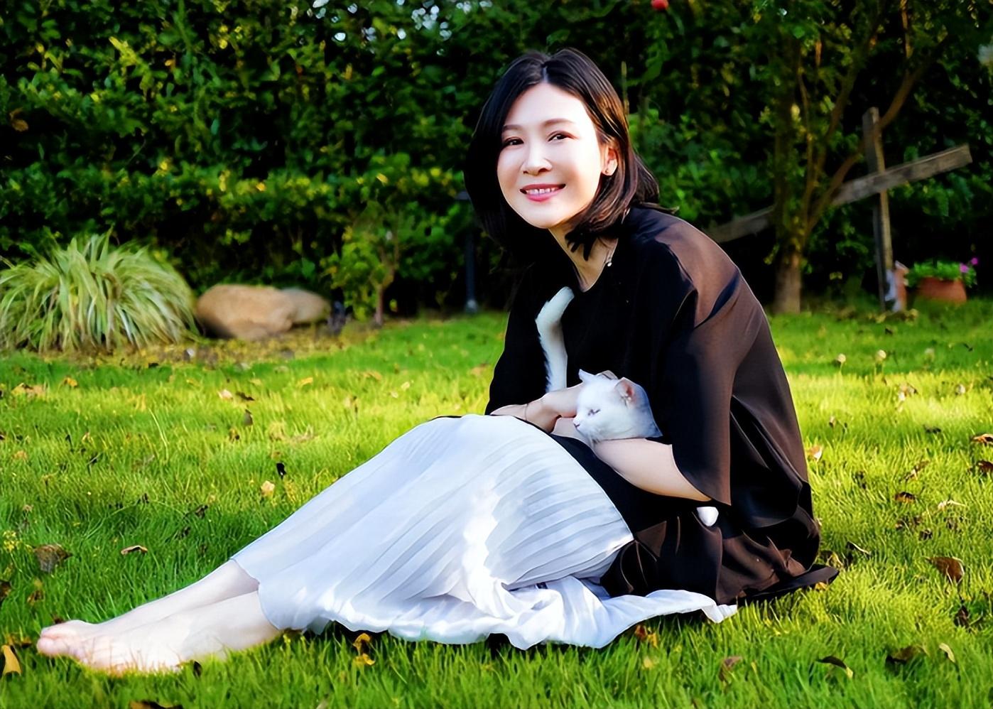 单冰冰(岳青蔚饰)鬼灵精怪,刁蛮任性,与罗成的感情戏看的虐心.