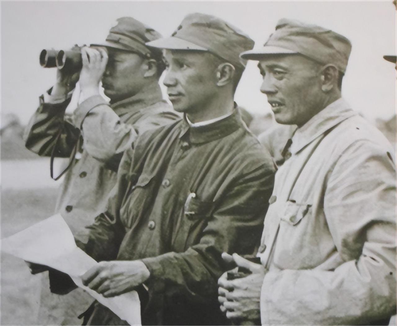 1984年粟裕逝世葬礼上他的遗体前站着4位军队首长分别是谁