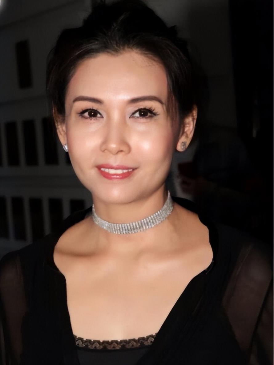 回顾影版鹿鼎记演员现状徐锦江娶漂亮女兵罗兰至今未嫁