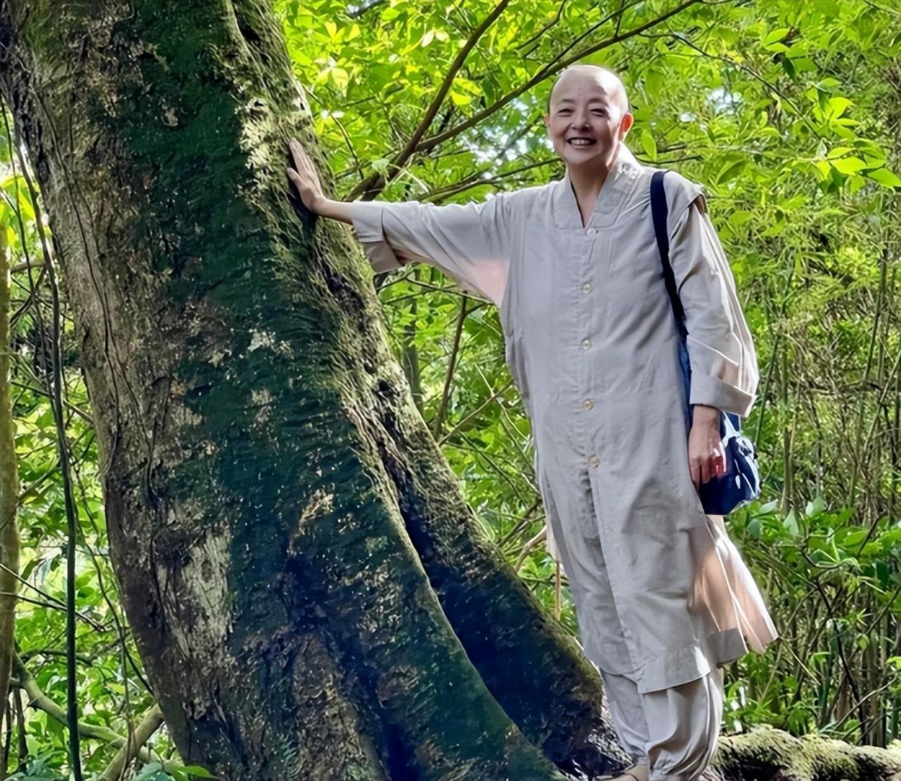 回顾看破红尘出家为尼的女星现状离世欠债还俗远离尘嚣