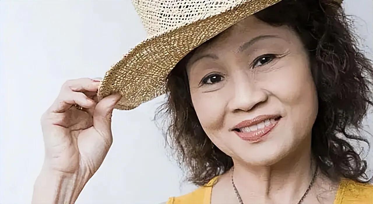 2014年60后大妈第二次结婚嫁80后小伙,多年过去了,如今恩爱依旧