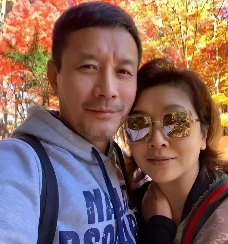 贾玲(刘蓓饰)脸蛋白里透红,水汪汪的大眼睛会说话,性格开朗大方,感情