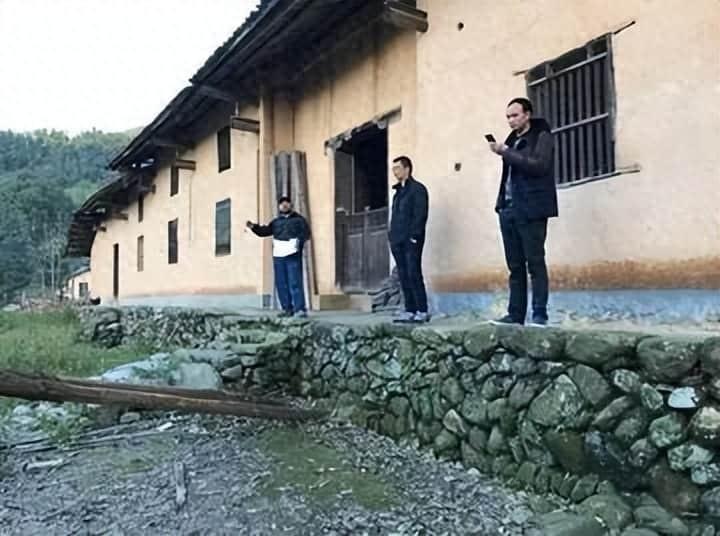 我弟妹矮而胖长的不好看但她却改变了我们一家3代人的命运