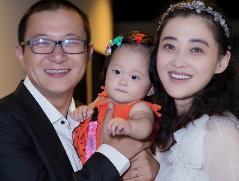 回顾中戏96班八大金钗今昔章子怡嫁给了爱情李鑫雨退圈做牙医