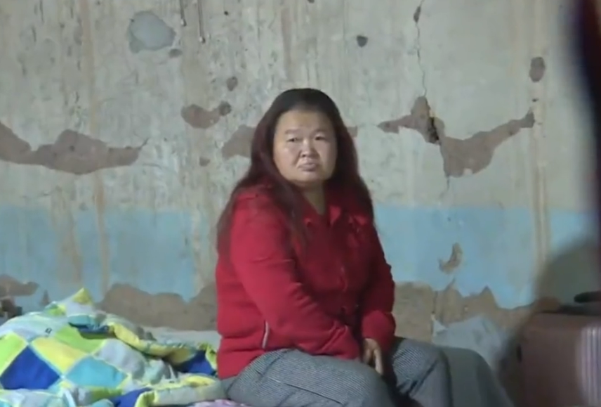 王双林假装与他无关,而谢桂兰却看不下去爱人一直被追问,说13岁儿子咋