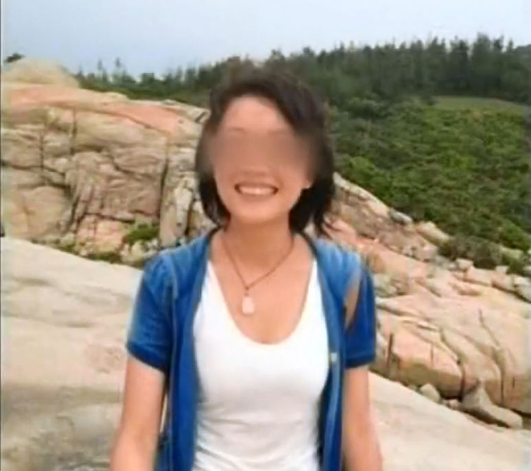 彭玉龙在海口主要靠着转包工程为生,工作繁忙无暇顾家,妻子就带着女儿