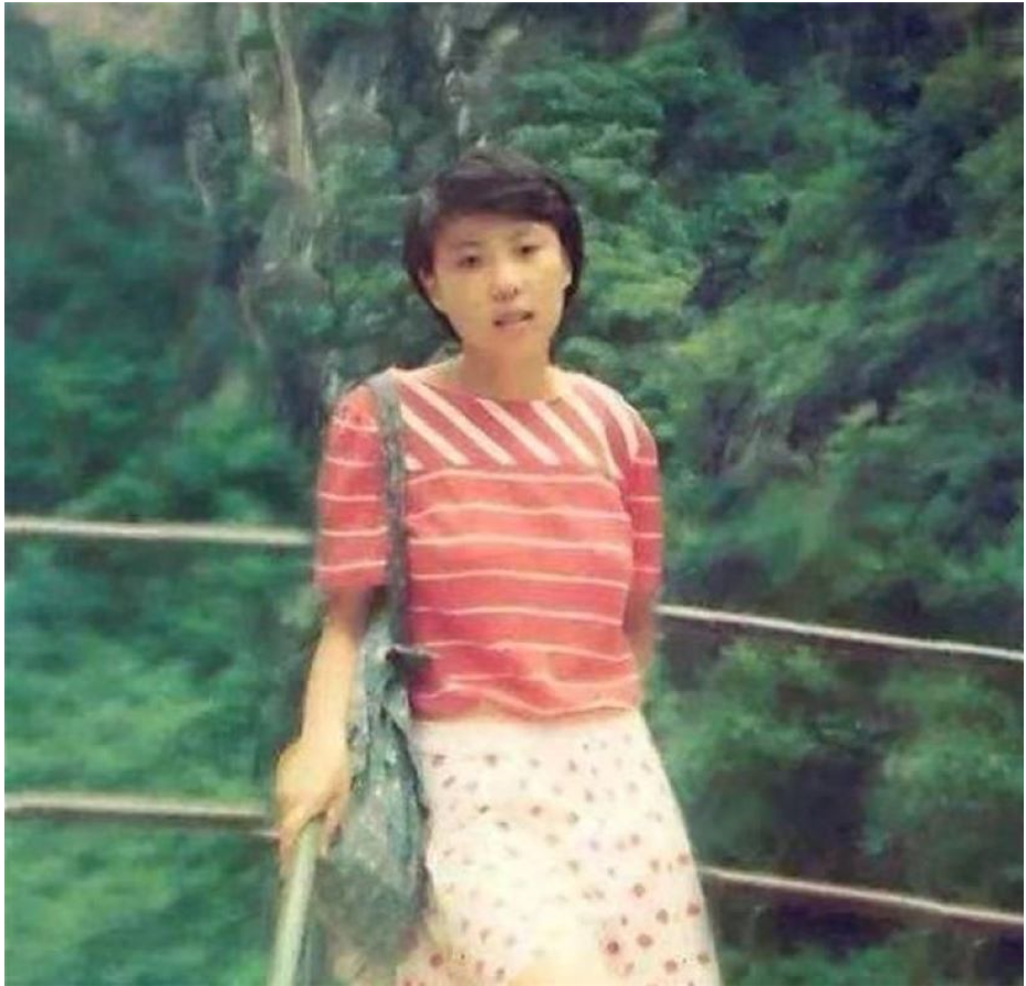 其乐融融一家四口,姐姐吴今意外离世