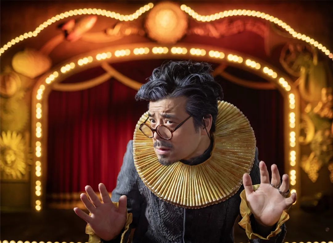 400年的喜剧,我们这样演