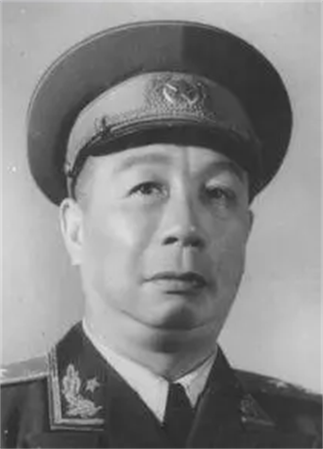 他的家乡尚武成风,所以,他从9岁就开始习武,一直练到16岁,学的是杨家