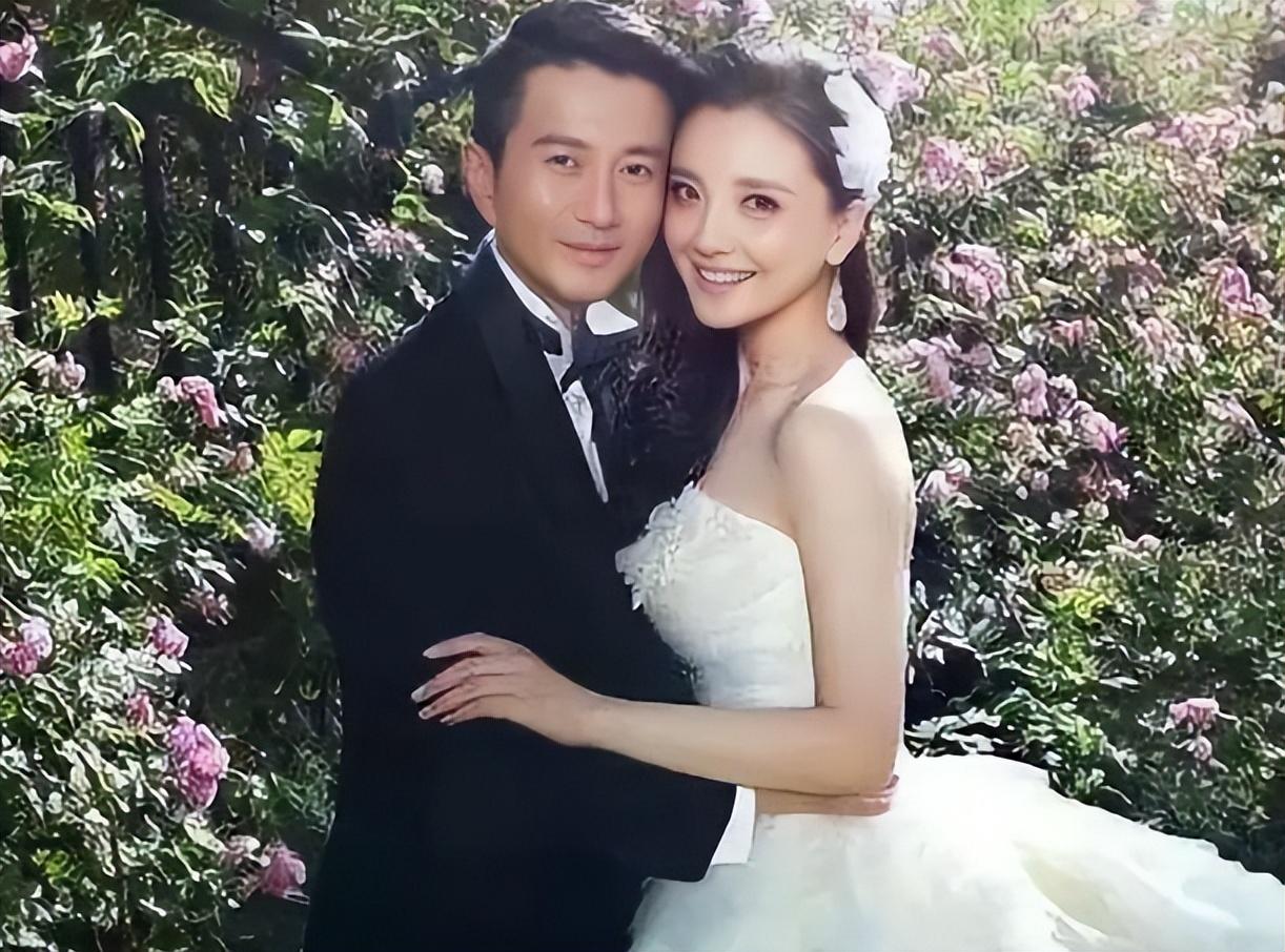 2013年蔡远航迎娶了孙茜,因蔡远航的父母早已过世,两人结婚时蓝天野以