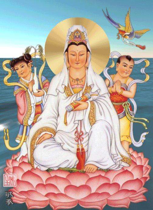 观音菩萨的左右侍立着童男童女各一,童男就是善财童子.