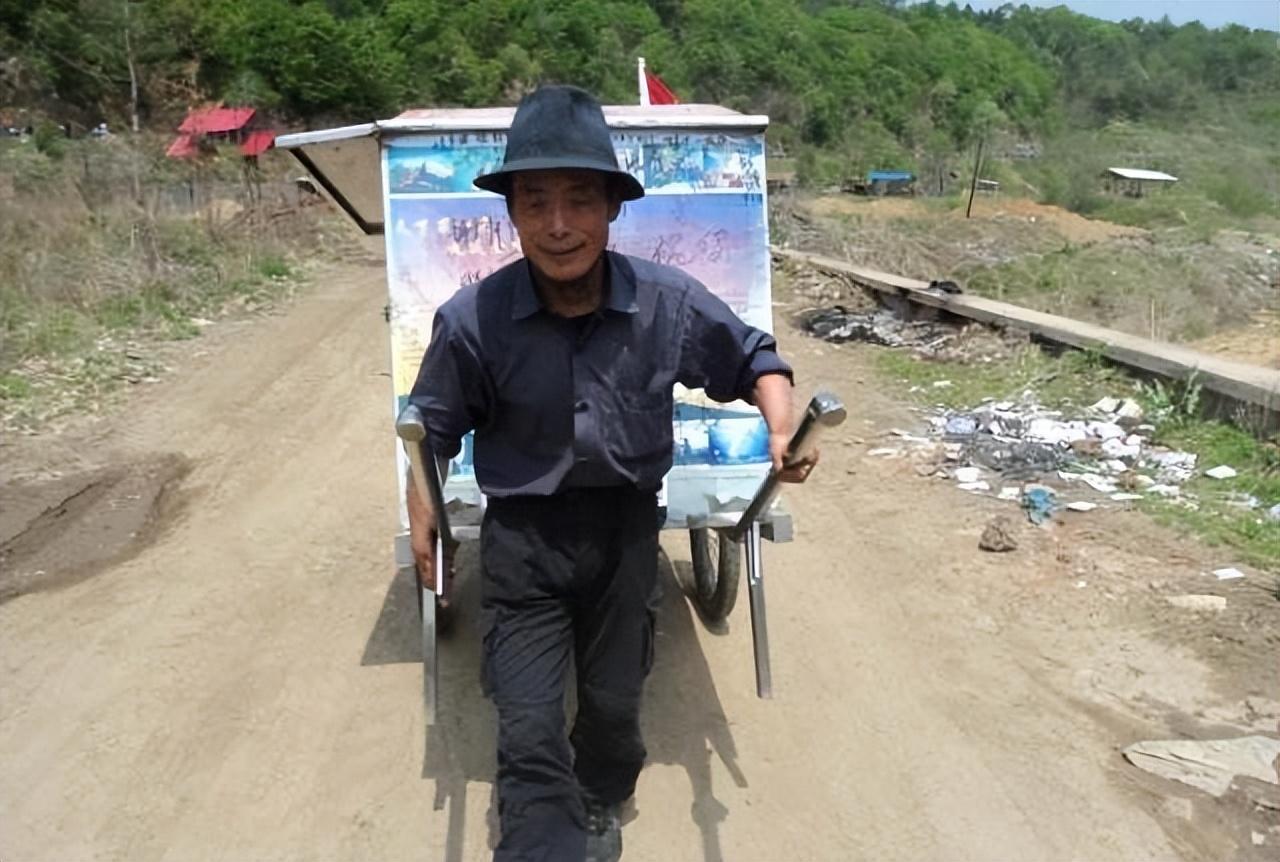 回顾浙江男子痴迷穷游35年徒步拉车30万公里59岁走到黑河人没了