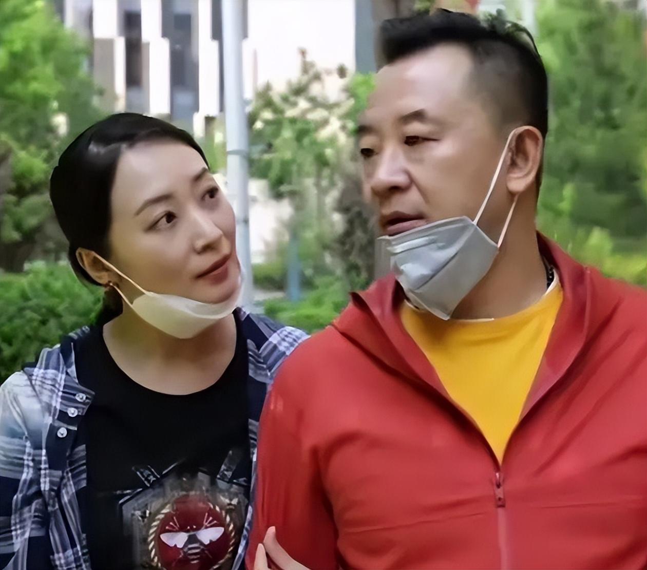 中又美又辣的狠角色程程被观众熟知,很多人又想起了他的老公黄海波