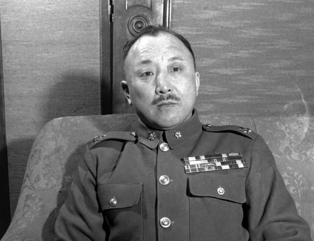 曾泽生将军曾任国军军长城市和平解放第一人党外的开国中将