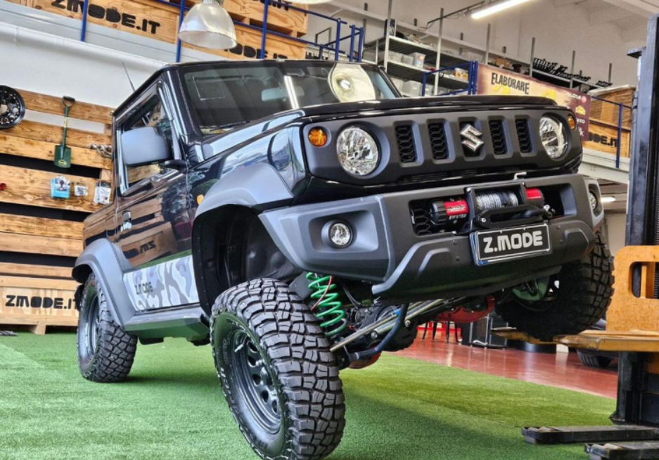 铃木吉姆尼皮卡,造型硬派霸气,搭载1.5l 5速手动变速箱