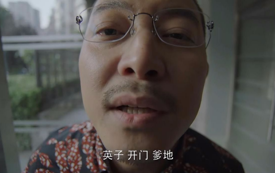 冯敬尧(李雪健饰)表面上是和眉善目的慈父,实际上心狠手辣,暗藏杀机