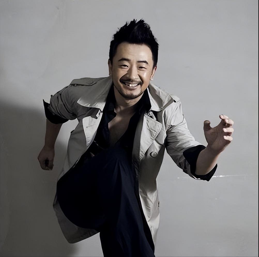 回顾曲栅栅:黄海波落魄时嫁给他,任劳任怨养夫九年,今苦尽甘来