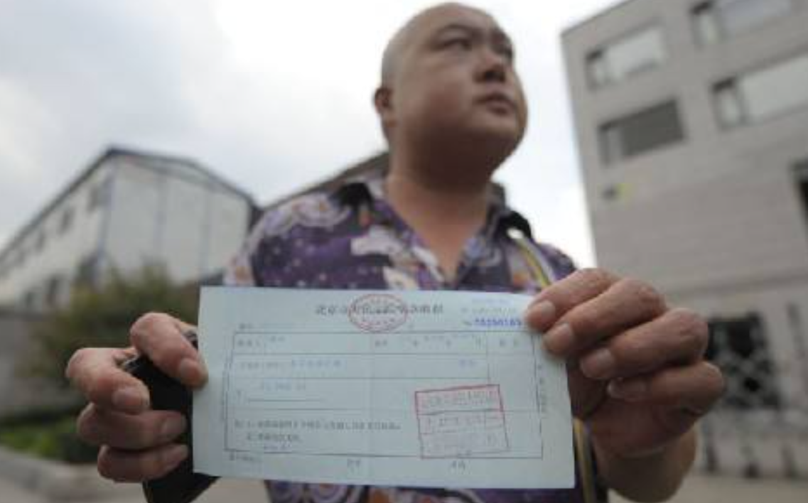 07年妻子患尿毒症花光积蓄,丈夫刻假章诈骗医院17万