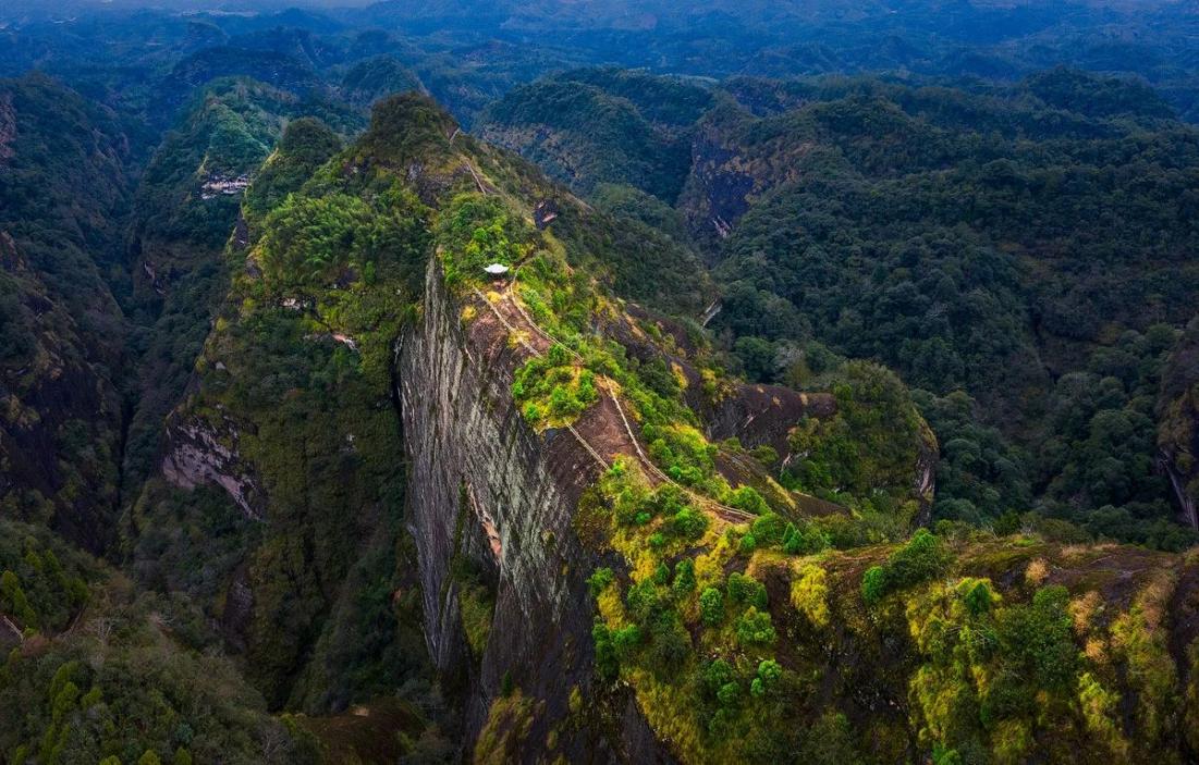 图源:世界遗产旅游联盟吃喝玩乐:品味泰宁地道小吃,如鱼丸,米糕;夜宿