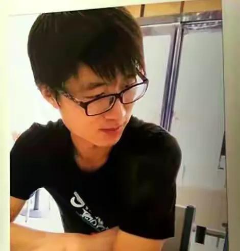 大学生名叫孟瑞鹏,1991年出生于河南濮阳清丰县韩村乡,是家中的独生