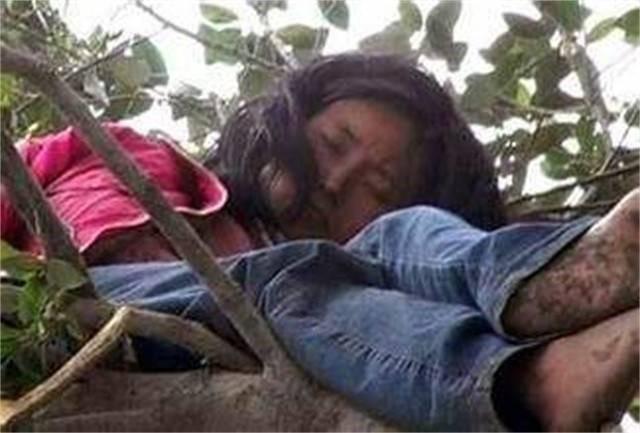 回顾四川男子用铁链将妻子绑树上5个月妻饿死后娘家为其开罪