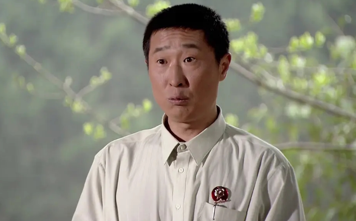 潘黄河(潘长江饰)身材矮小,颜值不高,剧中的镜头不多,给观众留下的