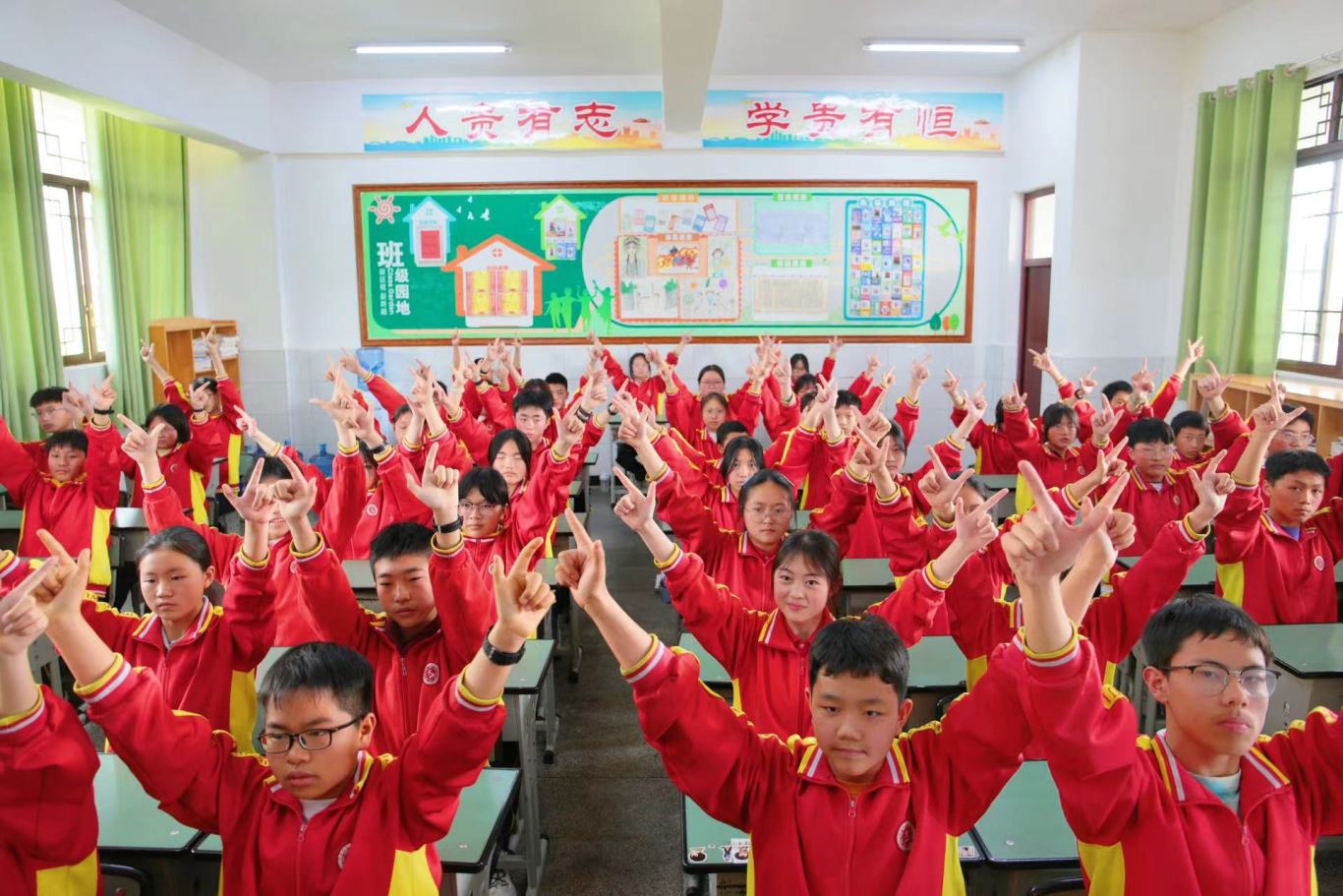文经武略学校趣味手势舞活动