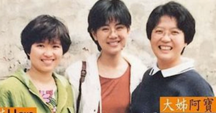 当然陈松伶如此信任阿宝,也是因为阿宝不仅仅是自己的经纪人,更是养父