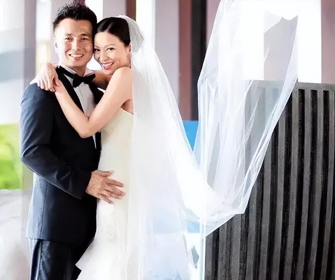 吃着碗里瞧着锅里的,魏骏杰后因拍戏爱上了别人,滕丽名只好忍痛割爱