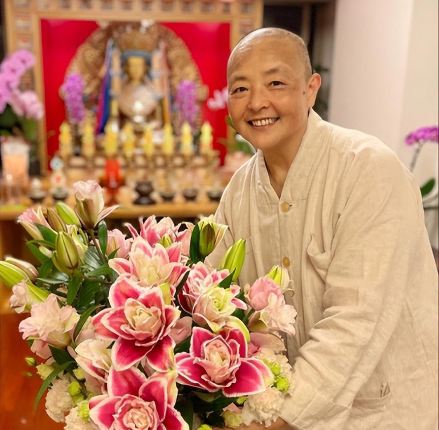 回顾看破红尘出家为尼的女星现状离世欠债还俗远离尘嚣