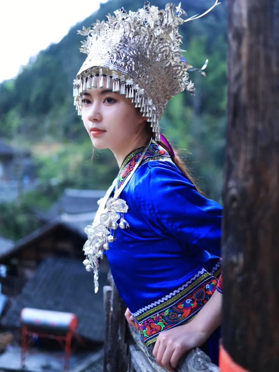 色彩鲜艳,图案精美的苗族服饰,不仅体现了苗族人民的审美追求,更是