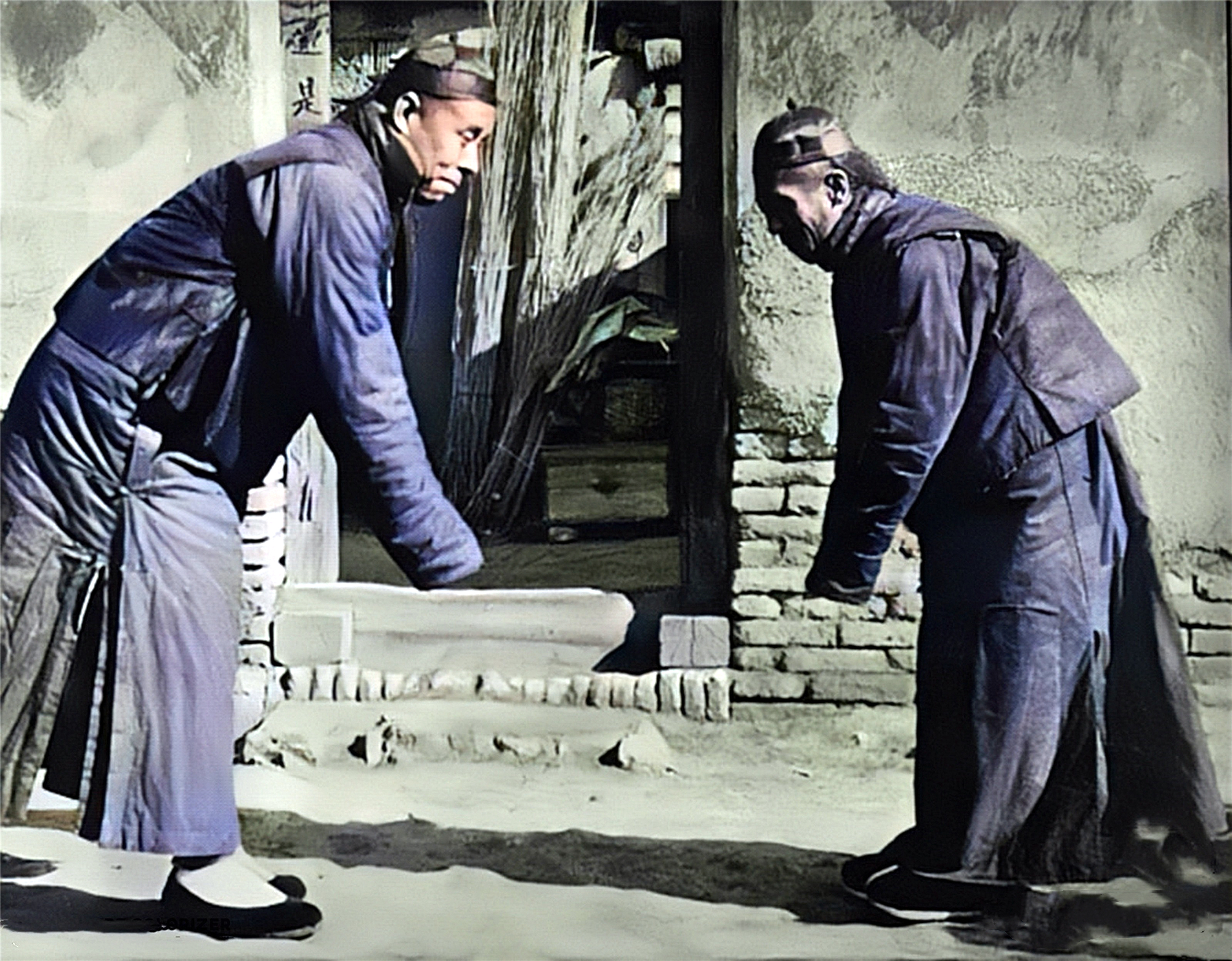 此礼节要重于拱手作揖,表示对对方特别敬重