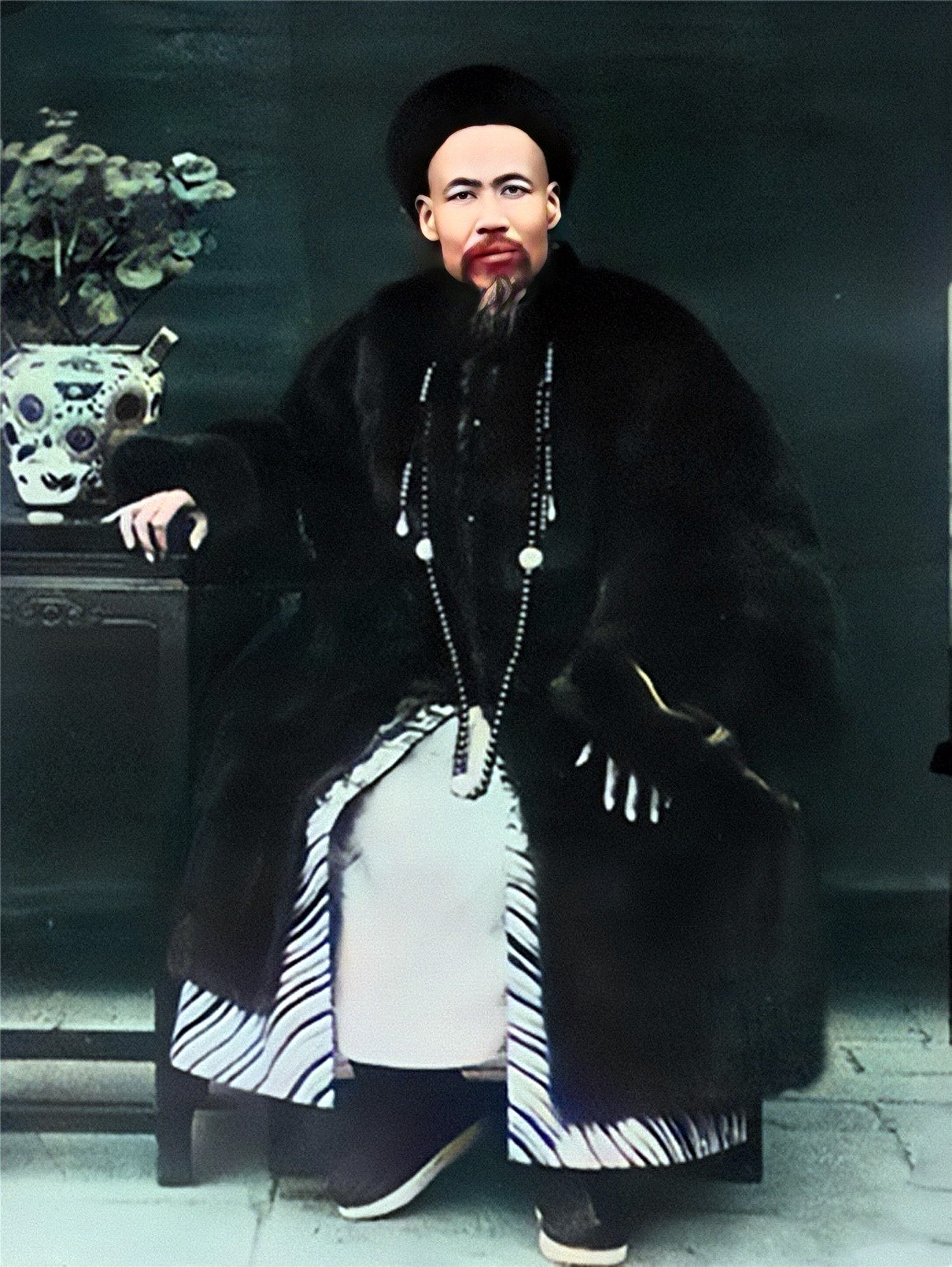 当曾国藩的次子曾纪泽承袭父亲侯爵,李鸿章的孙子李国杰承袭侯爵.