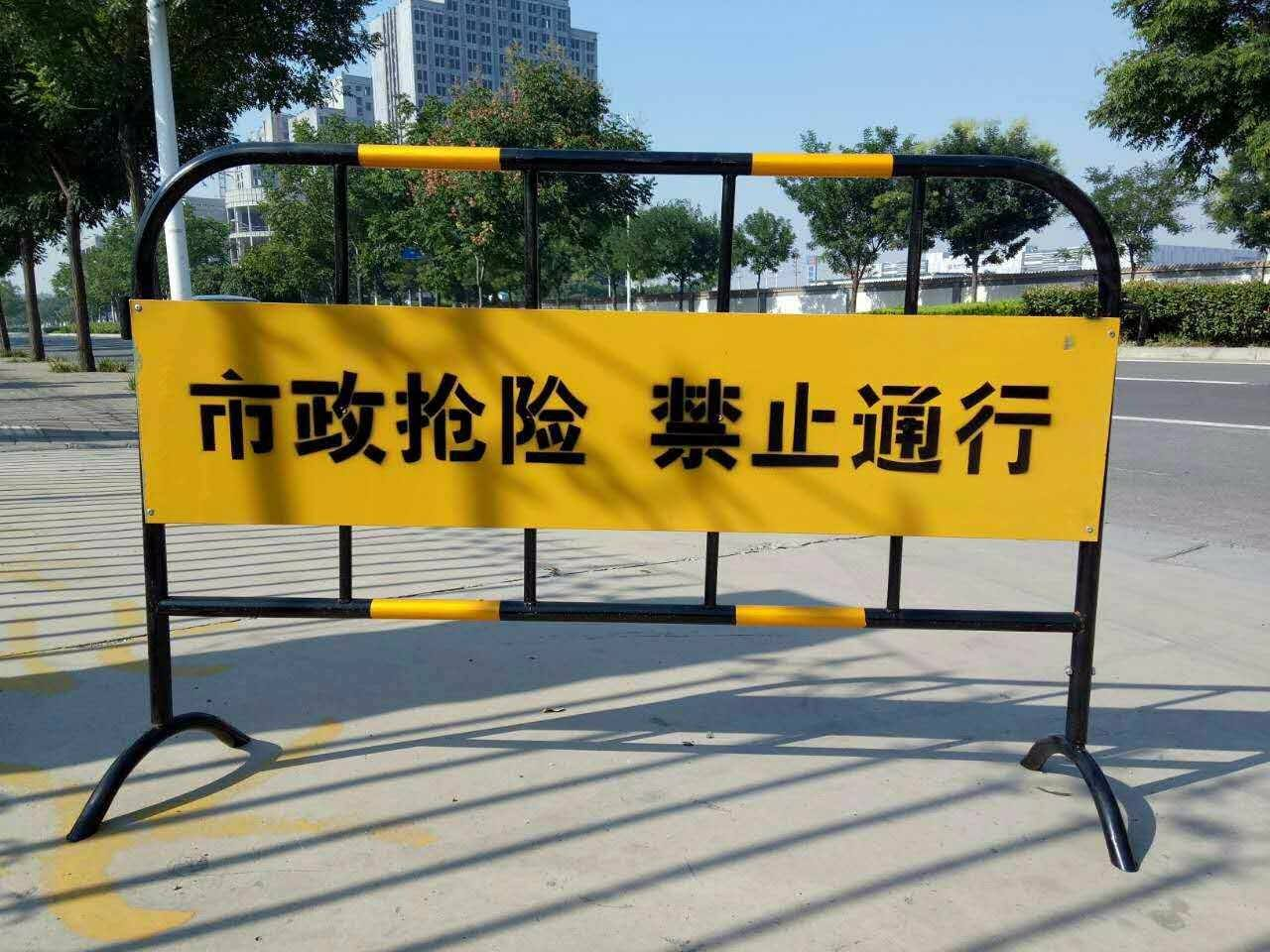 铁马护栏# 生命中没有什么过不去的坎,看淡一切,保持冷静,伤痛之中要