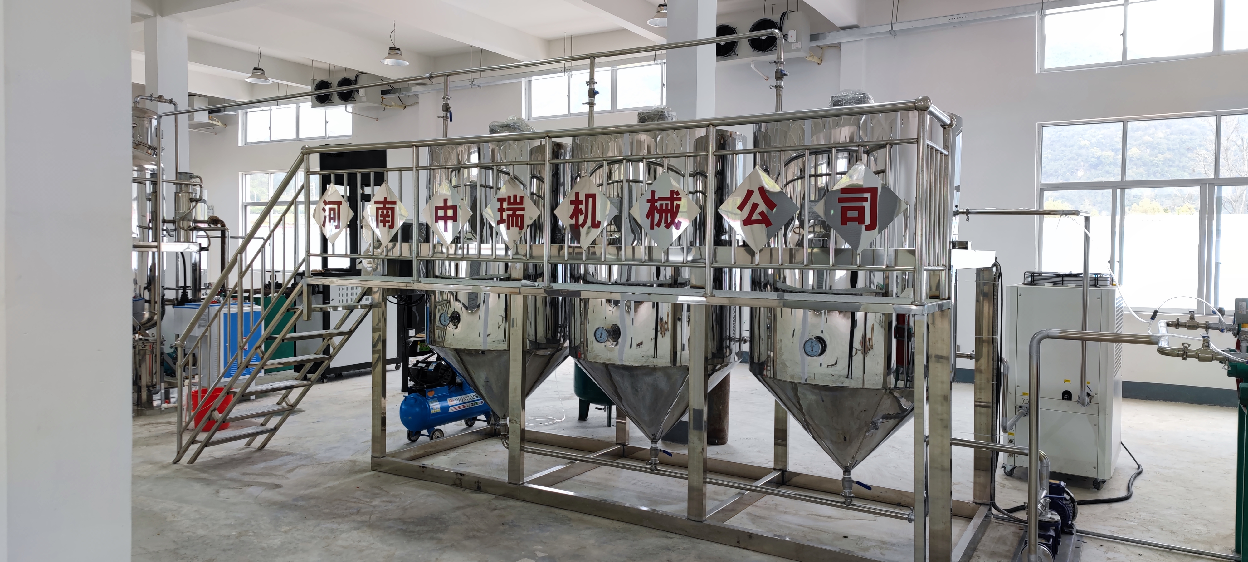 内蒙古葵花籽油精炼机组都有哪些设备组成
