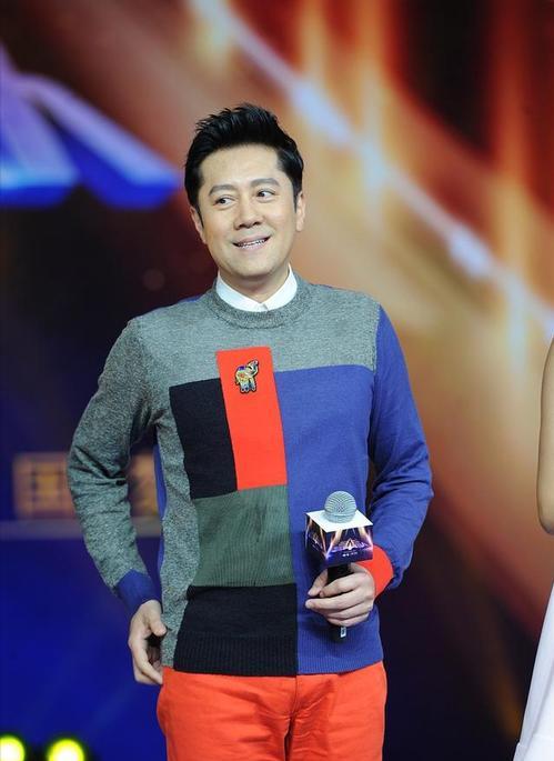 蔡国庆晒照为大儿子庆生,13岁庆庆长相随爸超帅气,身高近一米八