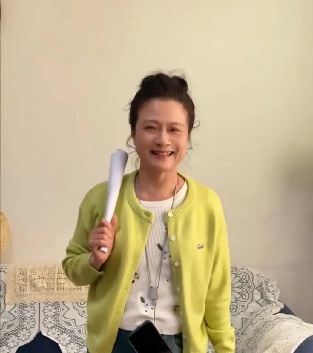 穆丽燕:曾是护士,误打误撞成为演员,59岁风韵犹存