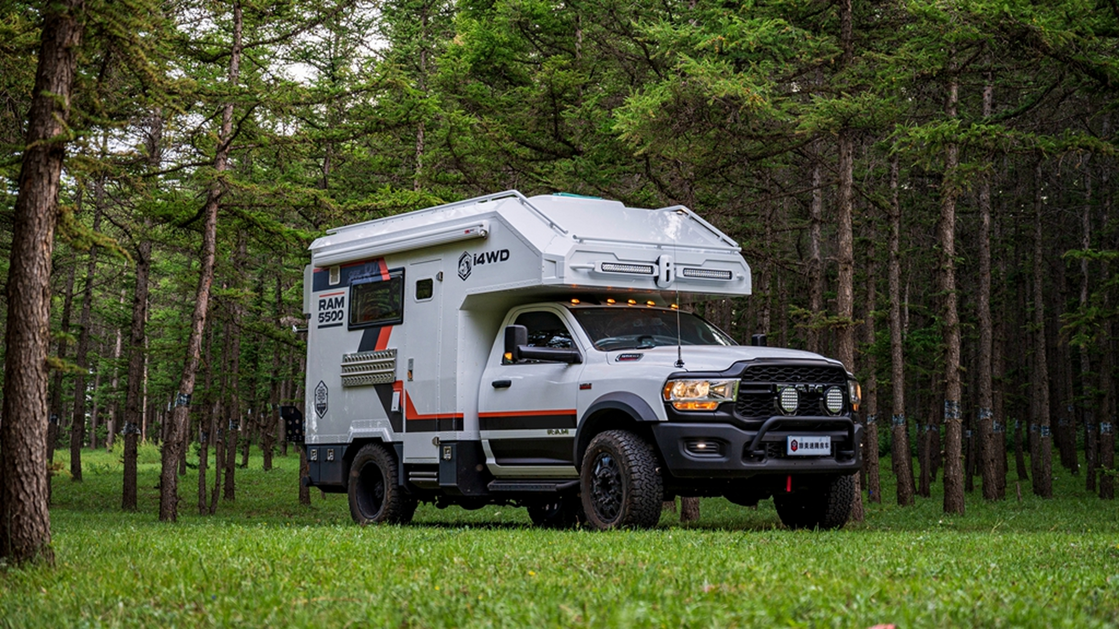 旅美灵域50u四驱越野房车,外观霸气硬朗,底盘强劲稳定!