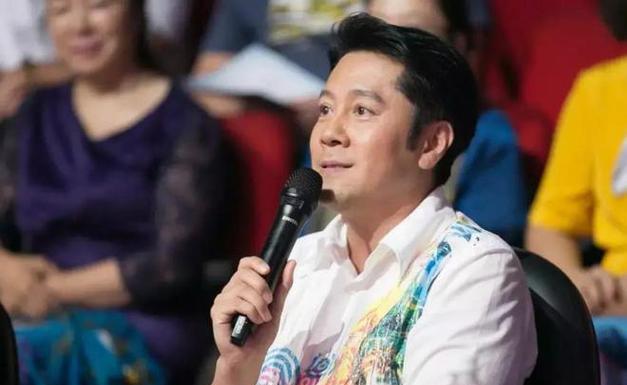 蔡国庆晒照为大儿子庆生,13岁庆庆长相随爸超帅气,身高近一米八