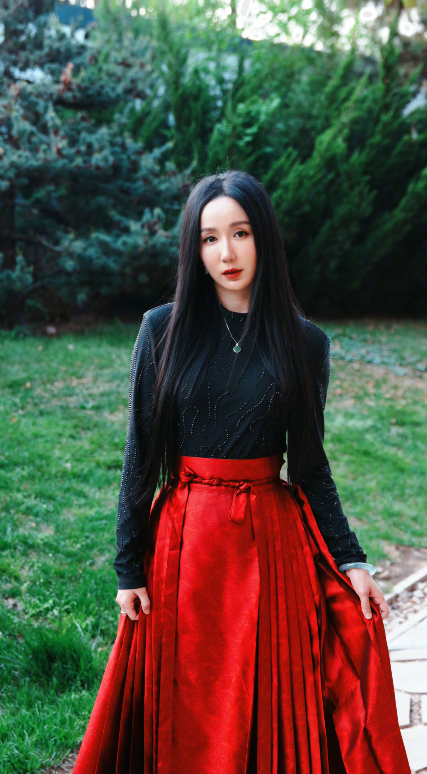 娄艺潇北京国际电影节红毯上展现华丽风采