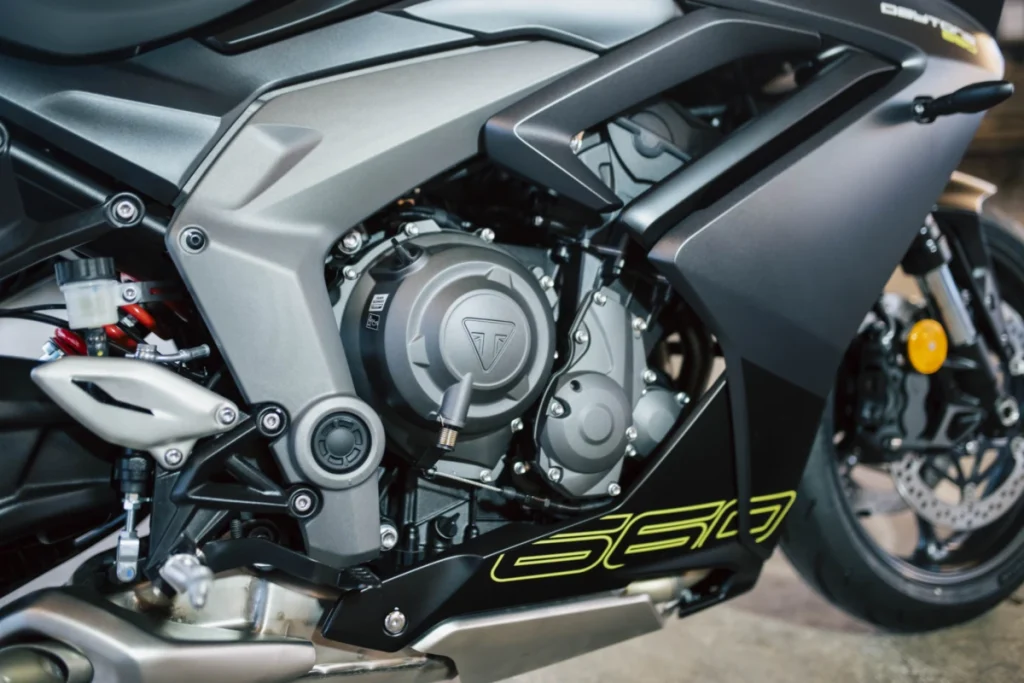 「试驾」全能型跑车triumph daytona 660,适用于街道至赛道