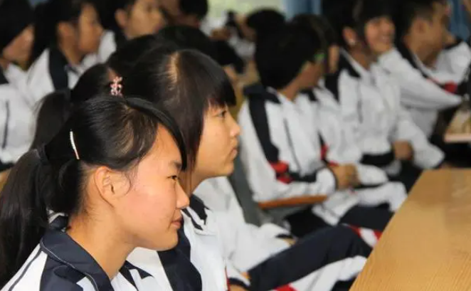 一位初中家长表示:宁愿让孩子在家里蹲,也不想让孩子去念技校