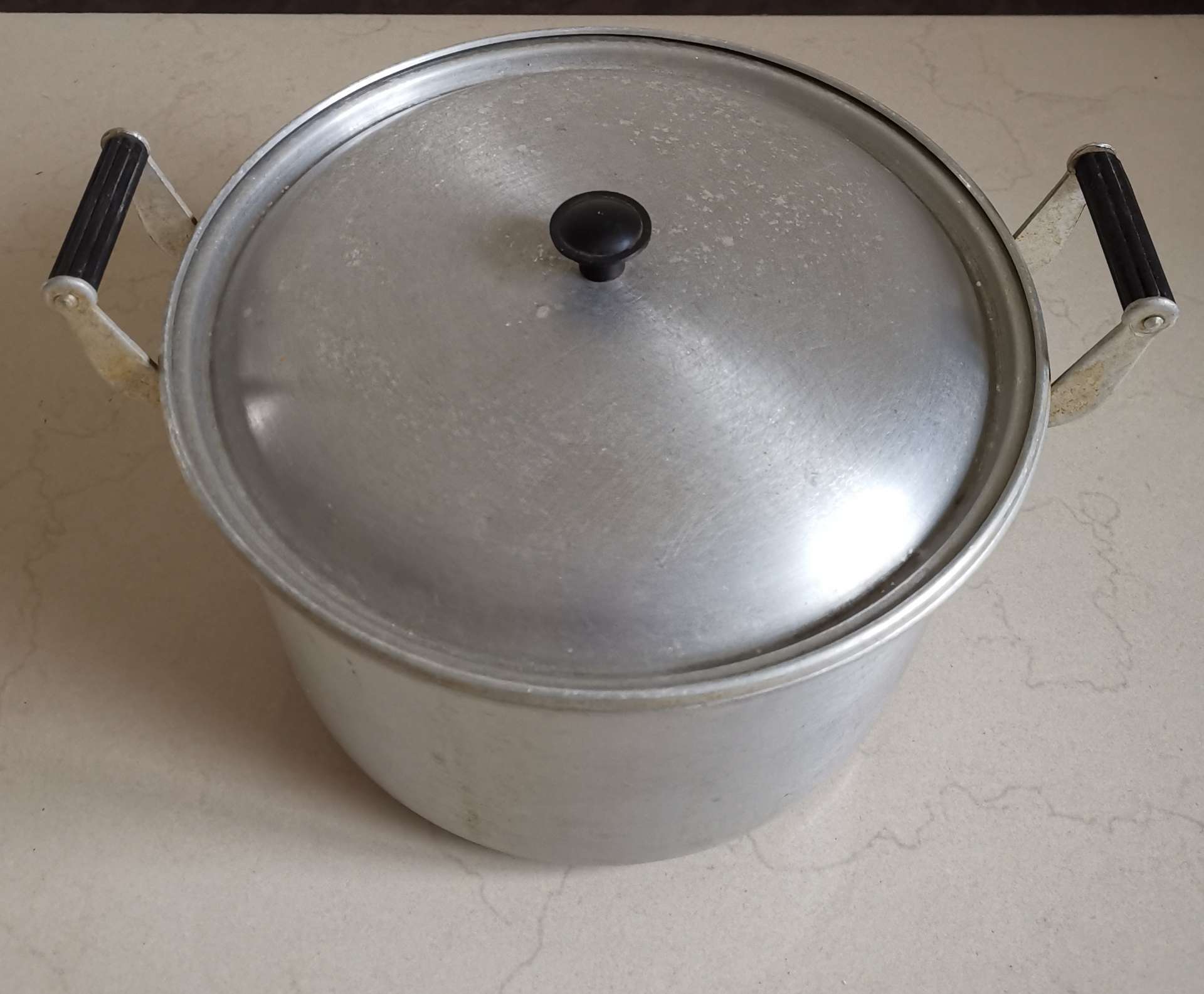 用铝壶或铝锅做饭的安全注意事项:  1.