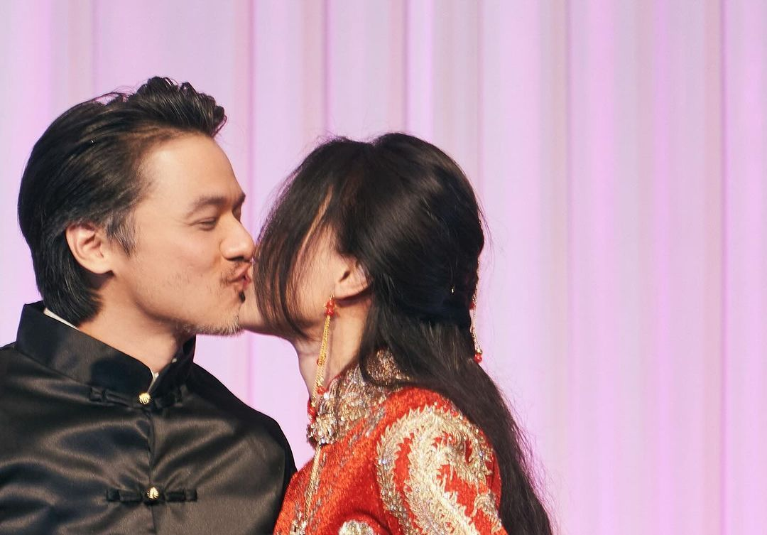 舒淇冯德伦庆结婚8年,亲吻贴贴超甜蜜,冯德伦用心布置感动舒淇