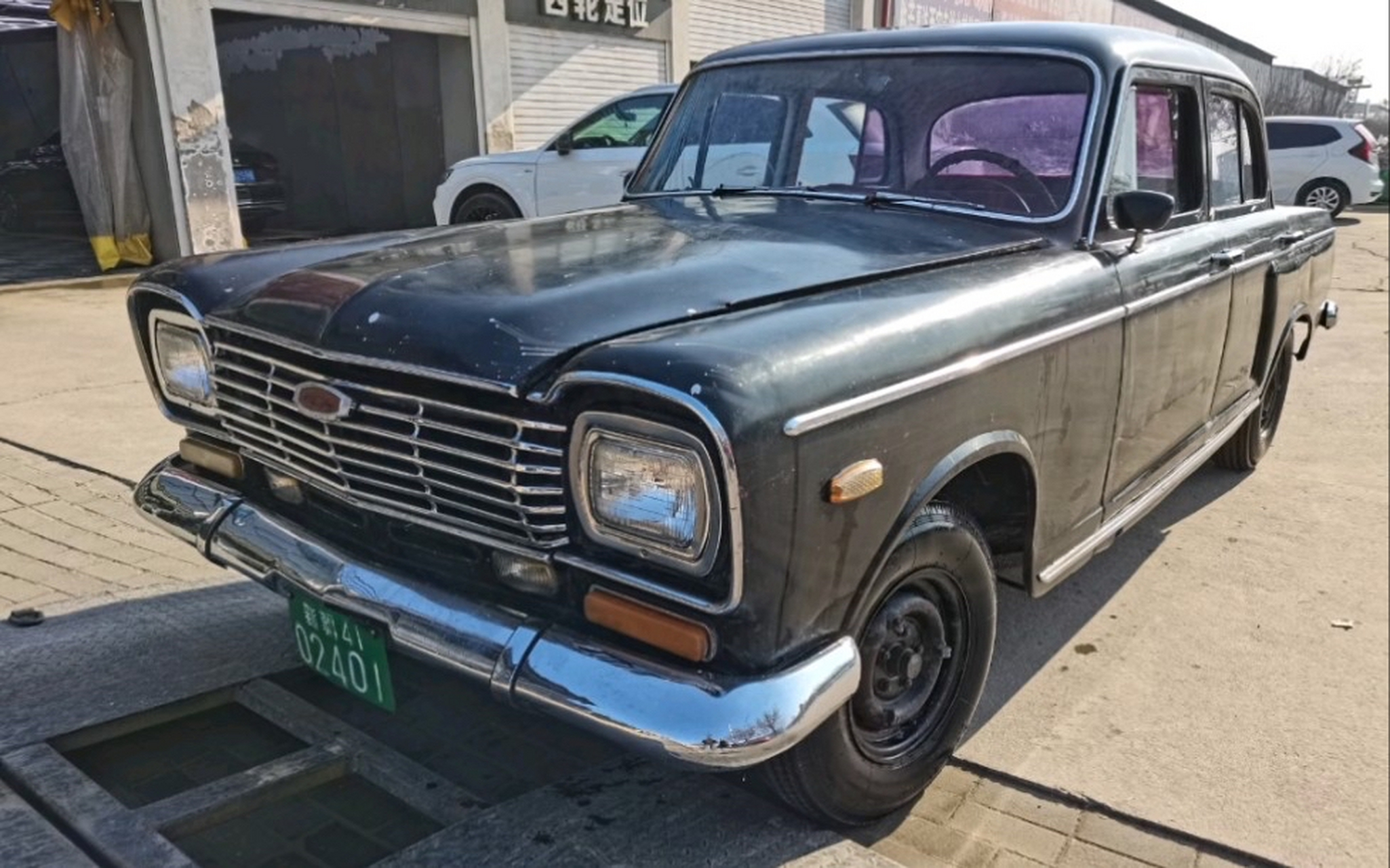 上海牌轿车于1963年开始批量生产,在很长一段时间内,他都是高级畏品