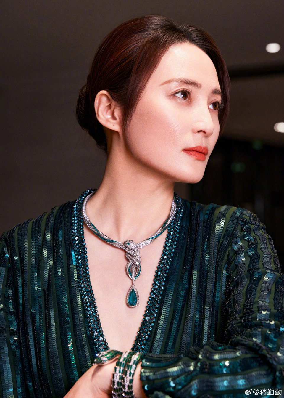 事后,蒋勤勤在社交平台上发布内容,称没有受伤,请大家放心,不会耽误接