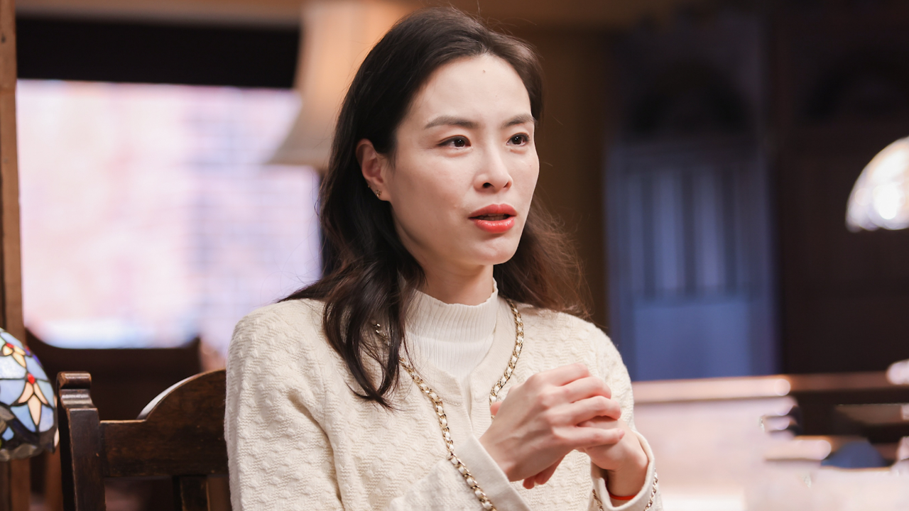 39岁吴敏霞年入千万,怀三胎身材依旧傲人,身居高位女人味十足