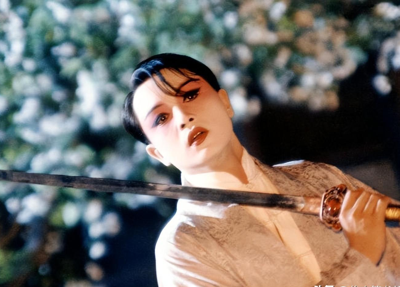 可能很多人都不知道当年《霸王别姬》"程蝶衣"一角,一开始是邀请尊龙