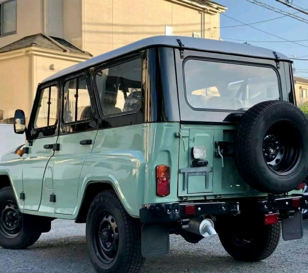 瓦滋猎人硬派越野车:探索无界的越野传奇